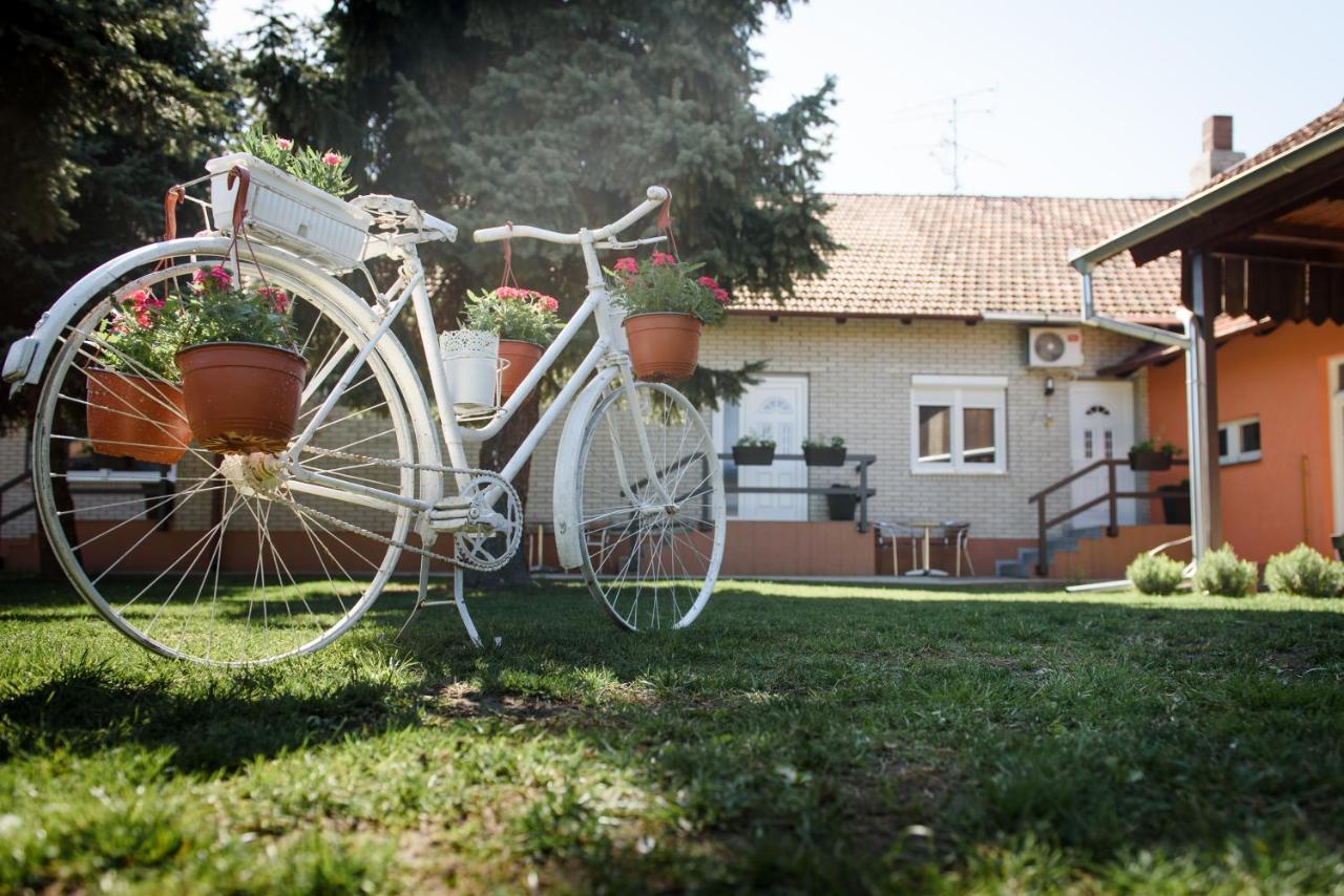 Dumalux Garden Apartment Subotica Luaran gambar
